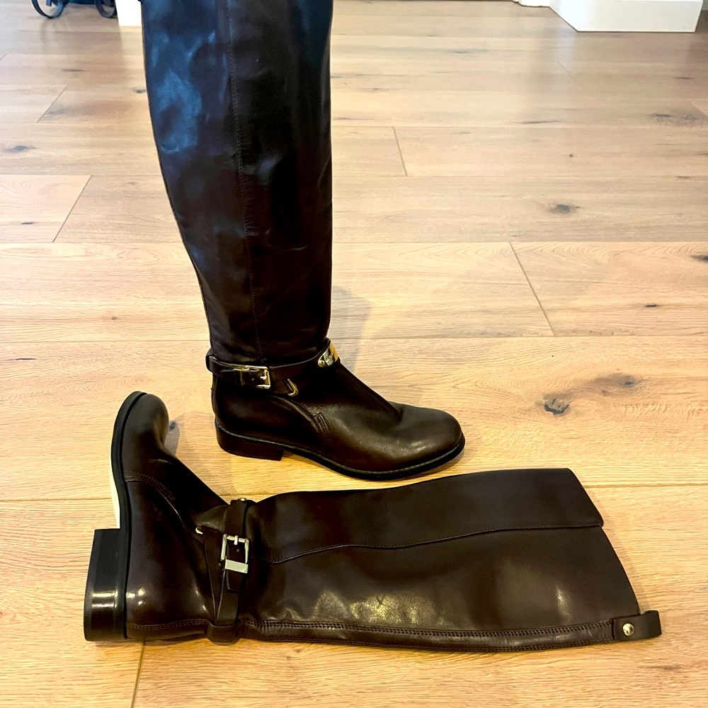 Michael Kors like new size 6. Dark brown leather 45.00
